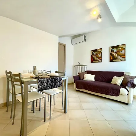 Lägenhet 300m From The Sea, Ac, Wifi, Free Parking