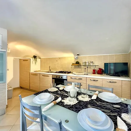300m From The Sea, Ac, Wifi, Free Parking Daire *