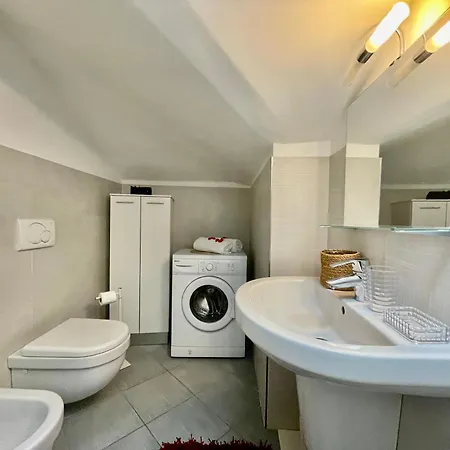 300m From The Sea, Ac, Wifi, Free Parking * Pietra Ligure