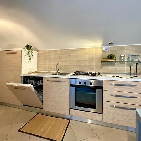 300m From The Sea, Ac, Wifi, Free Parking