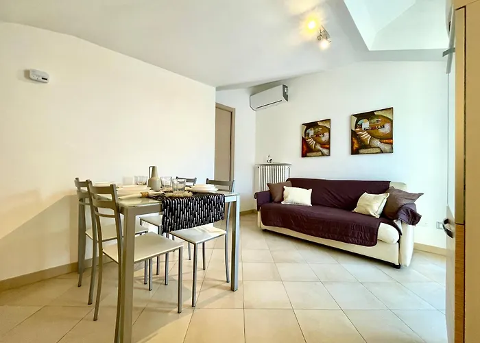Apartment 300m From The Sea, Ac, Wifi, Free Parking