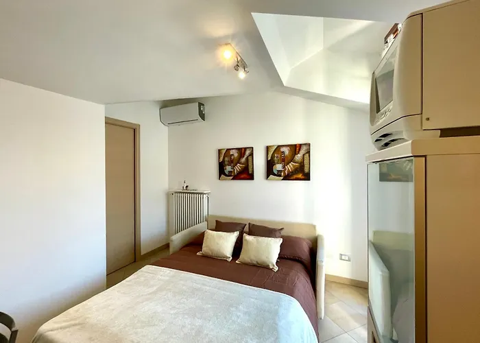 300m From The Sea, Ac, Wifi, Free Parking Apartment Pietra Ligure