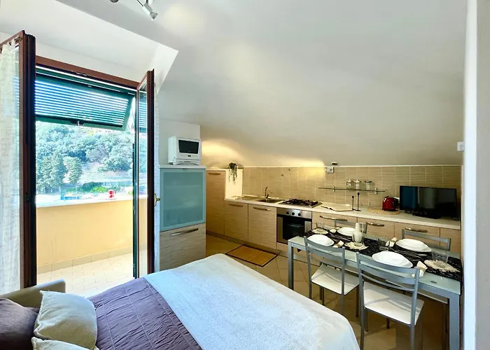 Apartment 300m From The Sea, Ac, Wifi, Free Parking *