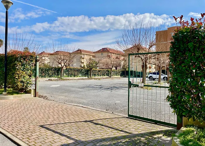 Apartment 300m From The Sea, Ac, Wifi, Free Parking