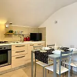 300m From The Sea, Ac, Wifi, Free Parking *