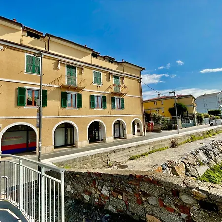 300m From The Sea, Ac, Wifi, Free Parking شقة *